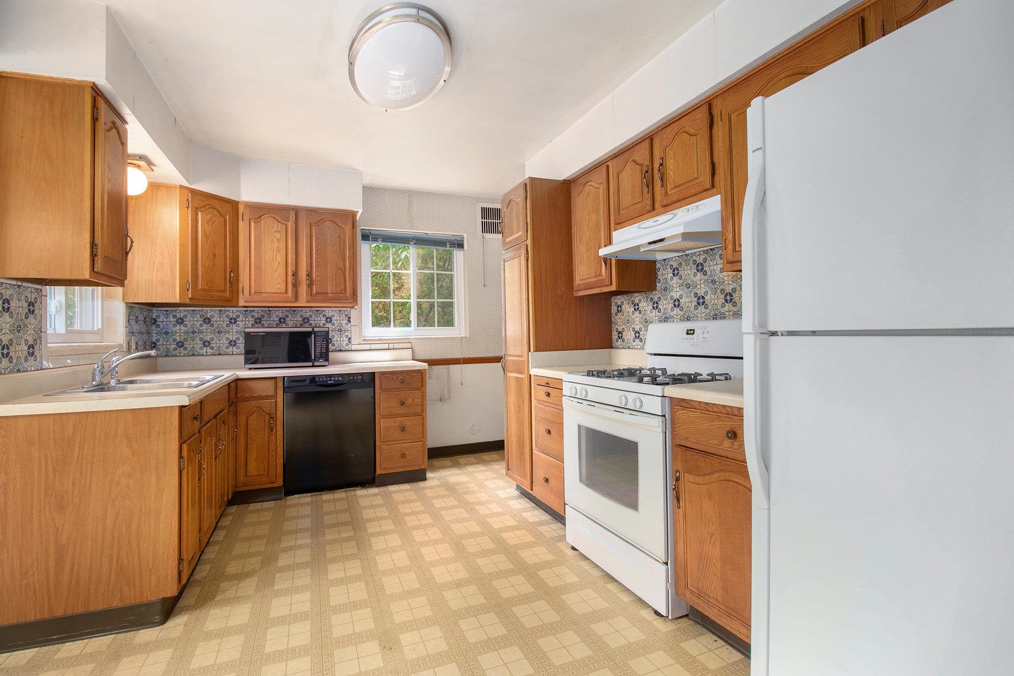 1512 Cedar