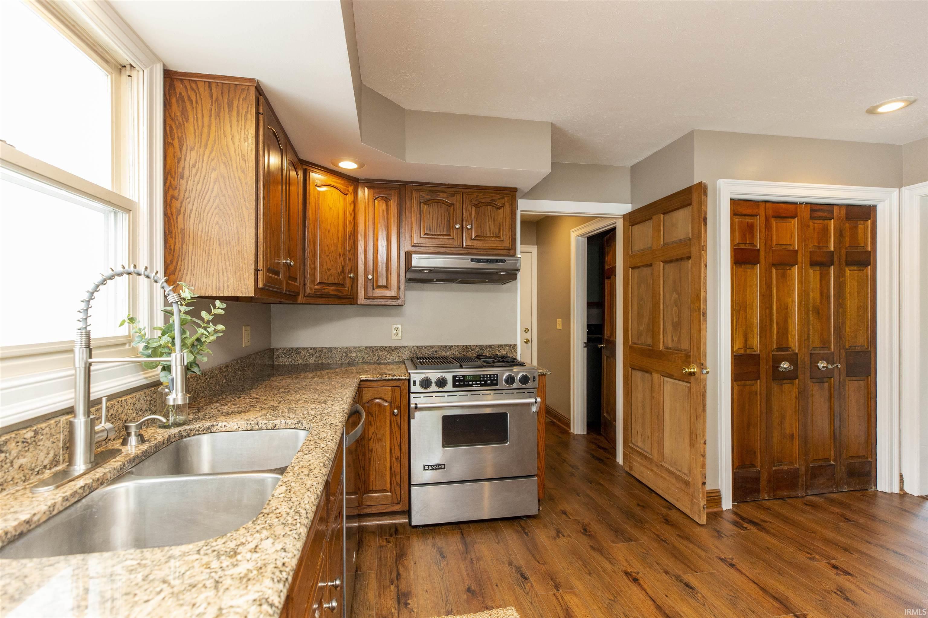 2808 Belknap