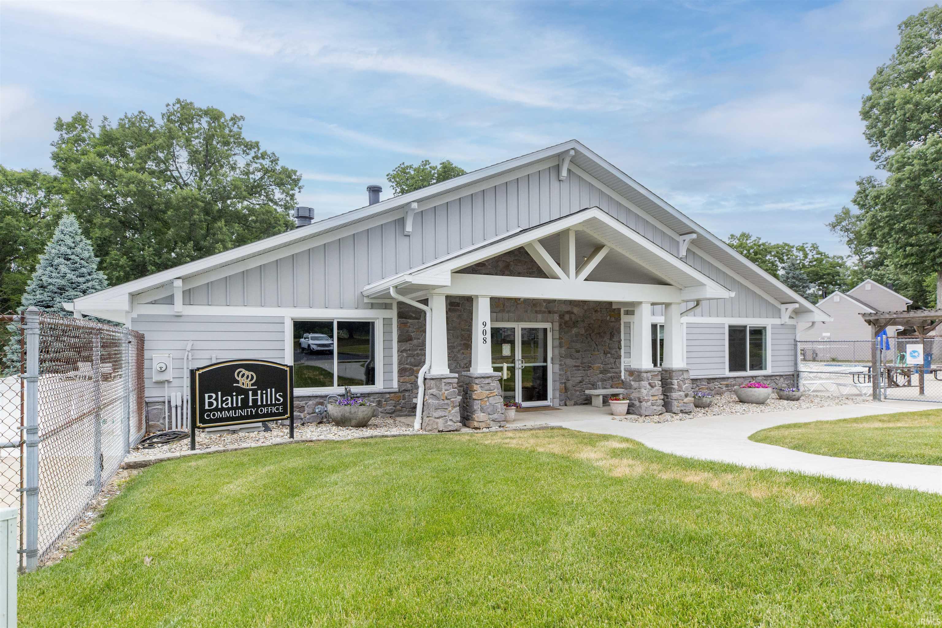 2808 Belknap