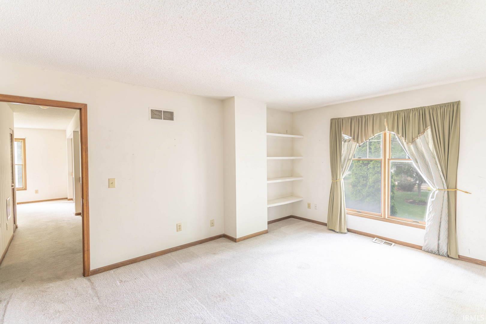 6205 Crofton