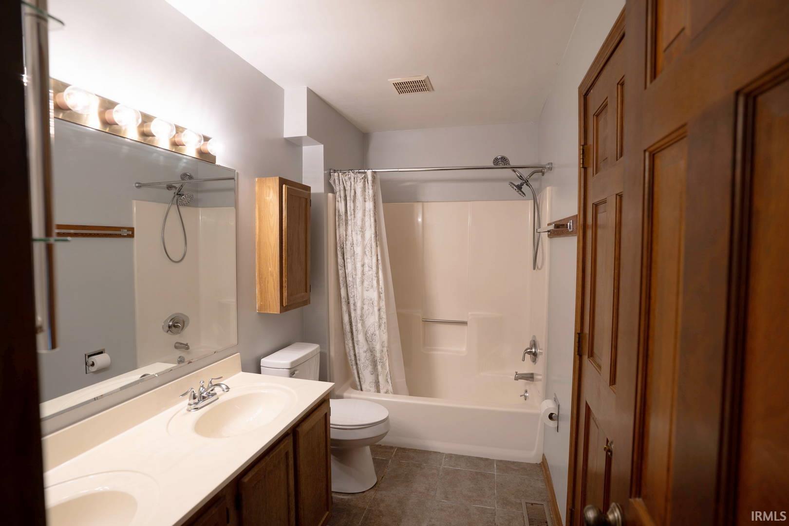 6205 Crofton