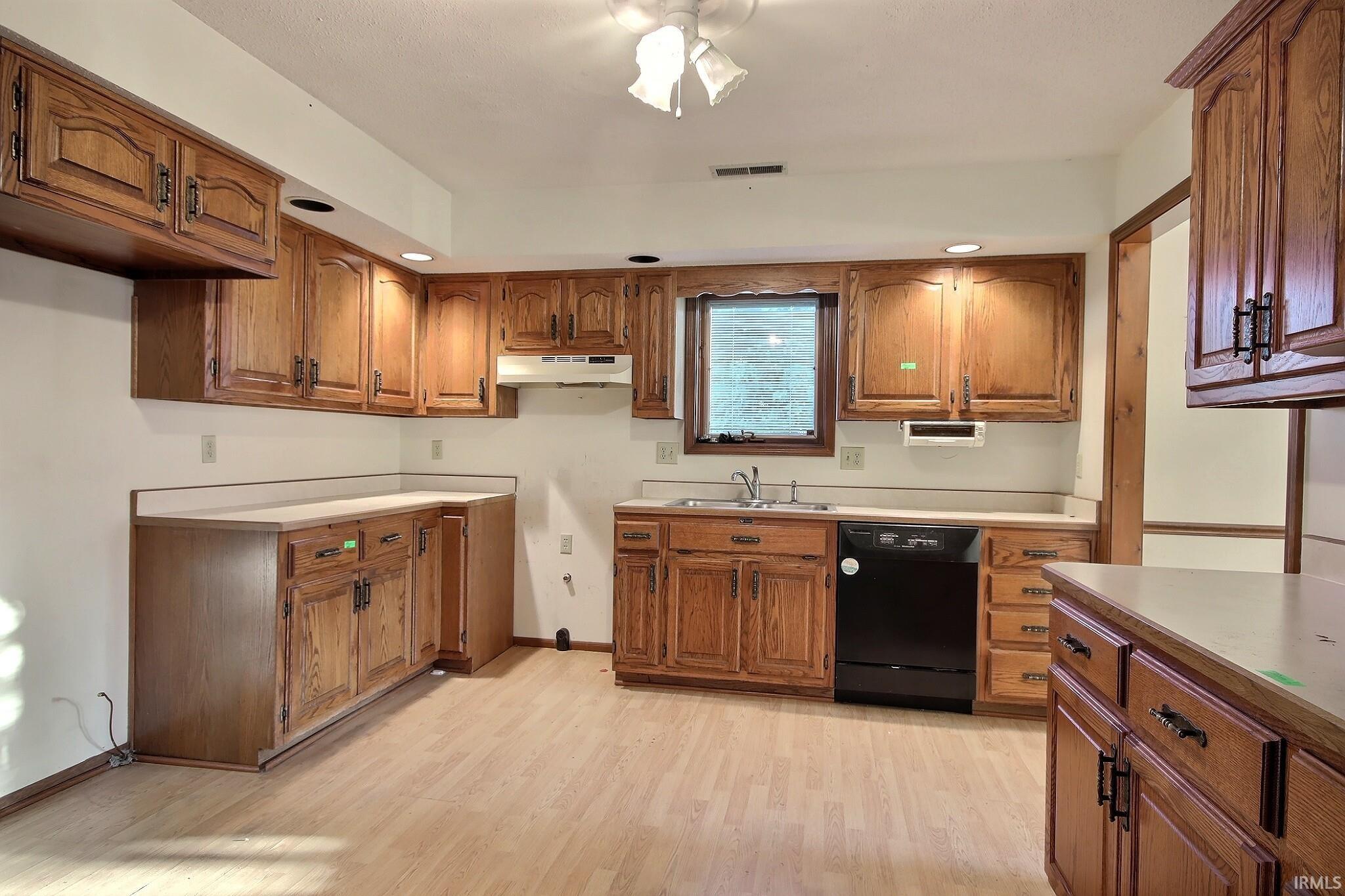 2228 Candlewick