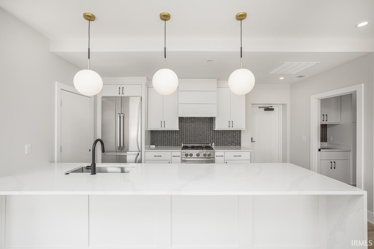 950 Jackson, Apt 101