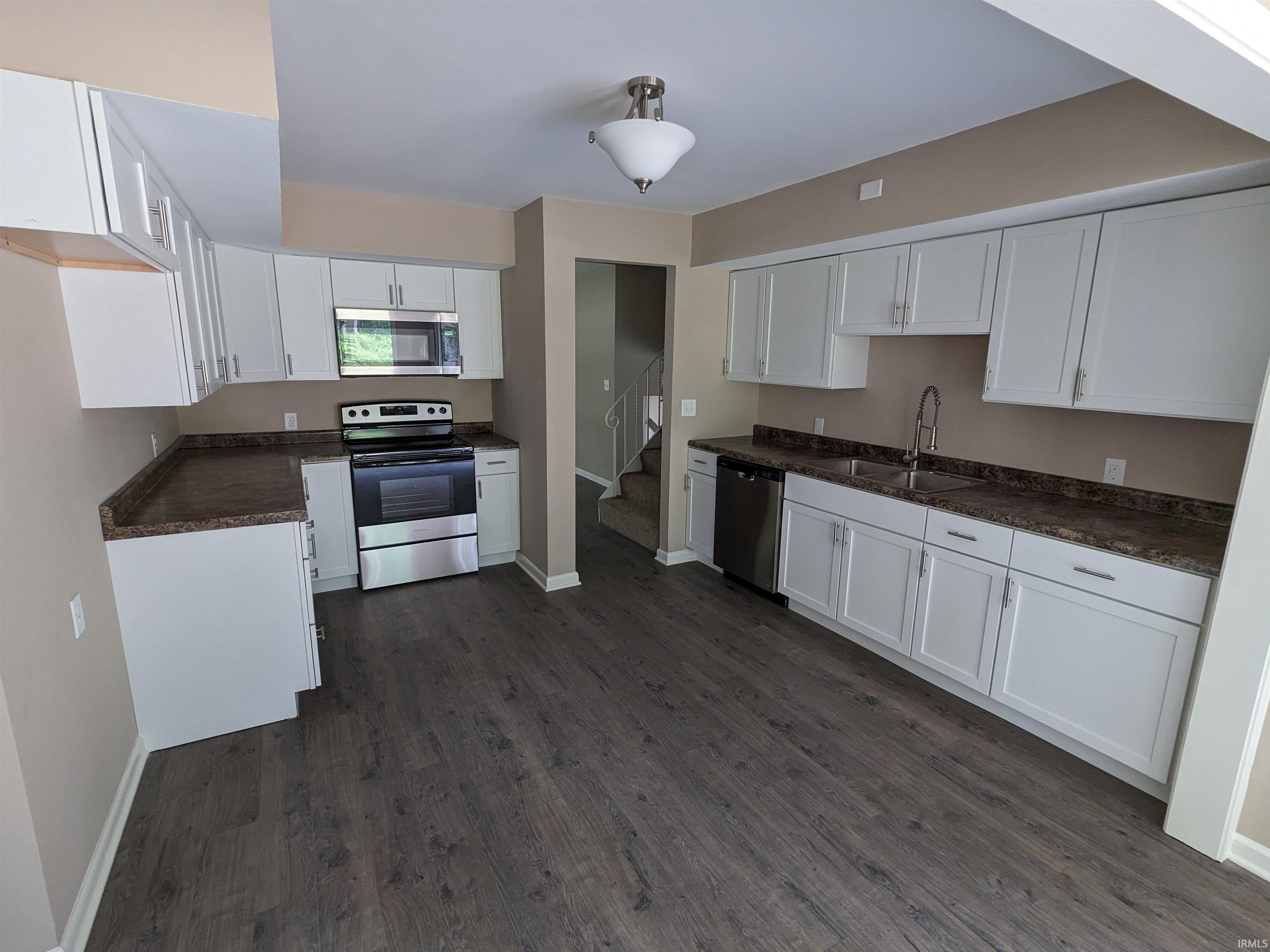 1701 Glen Elm