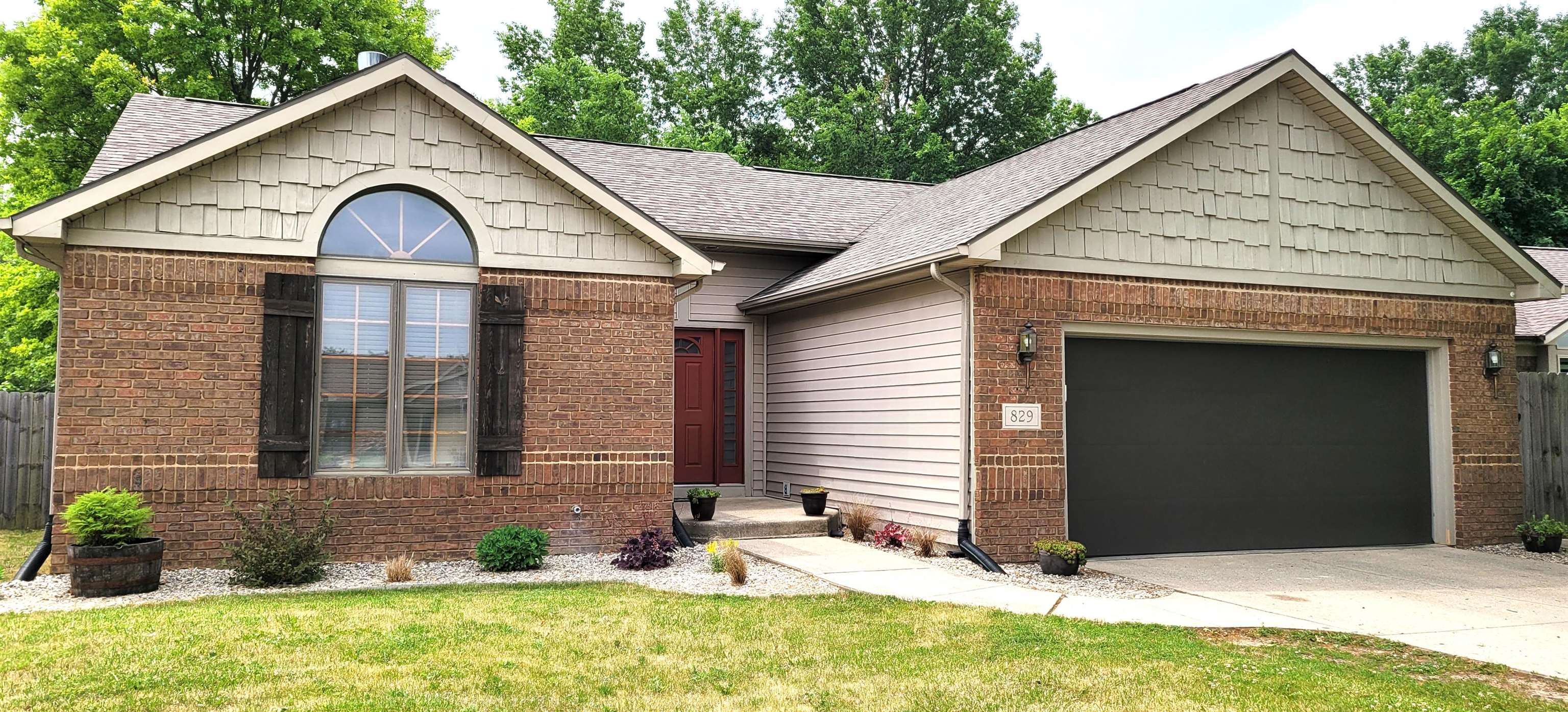 829 Woodland Springs