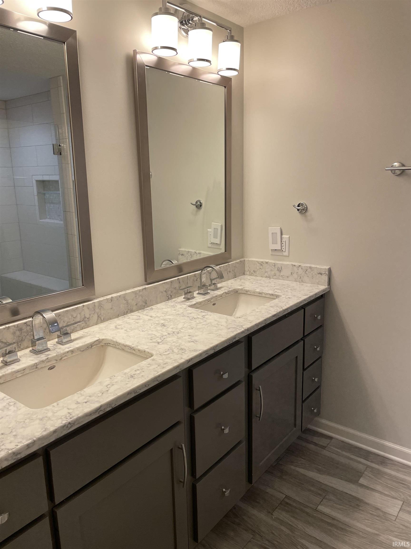 10509 Hickory Tree