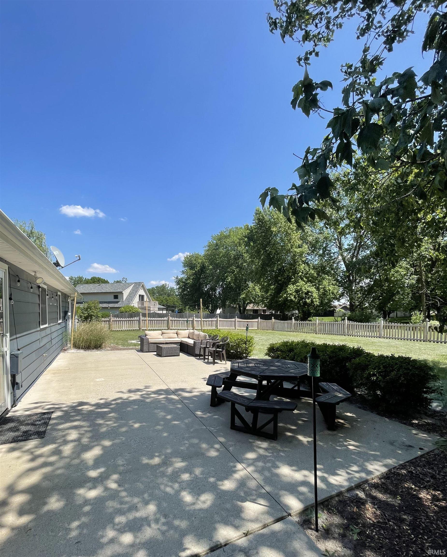 10509 Hickory Tree