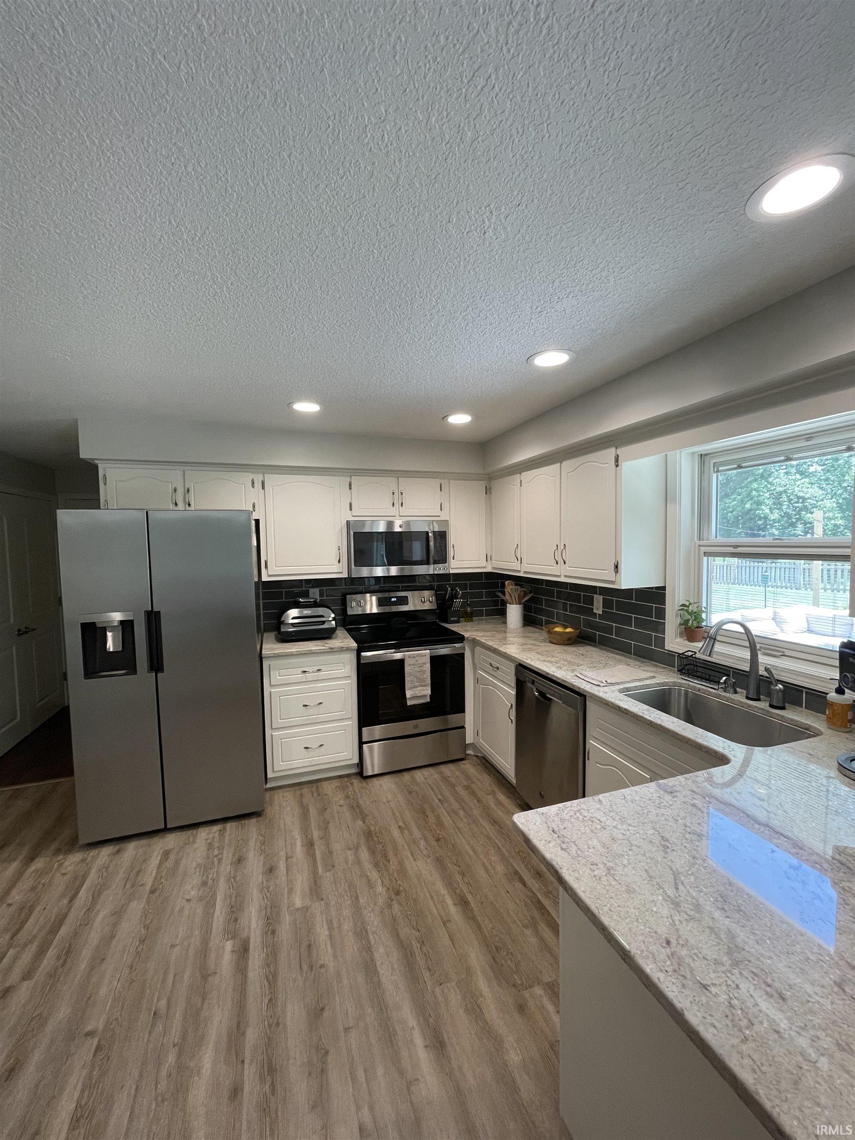 10509 Hickory Tree