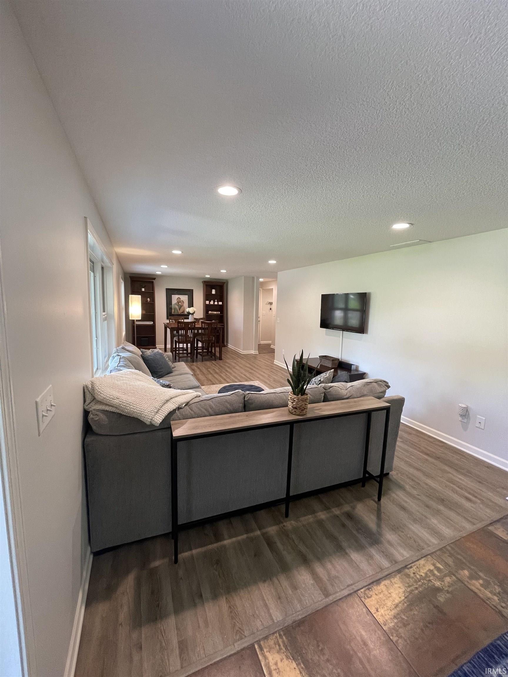 10509 Hickory Tree