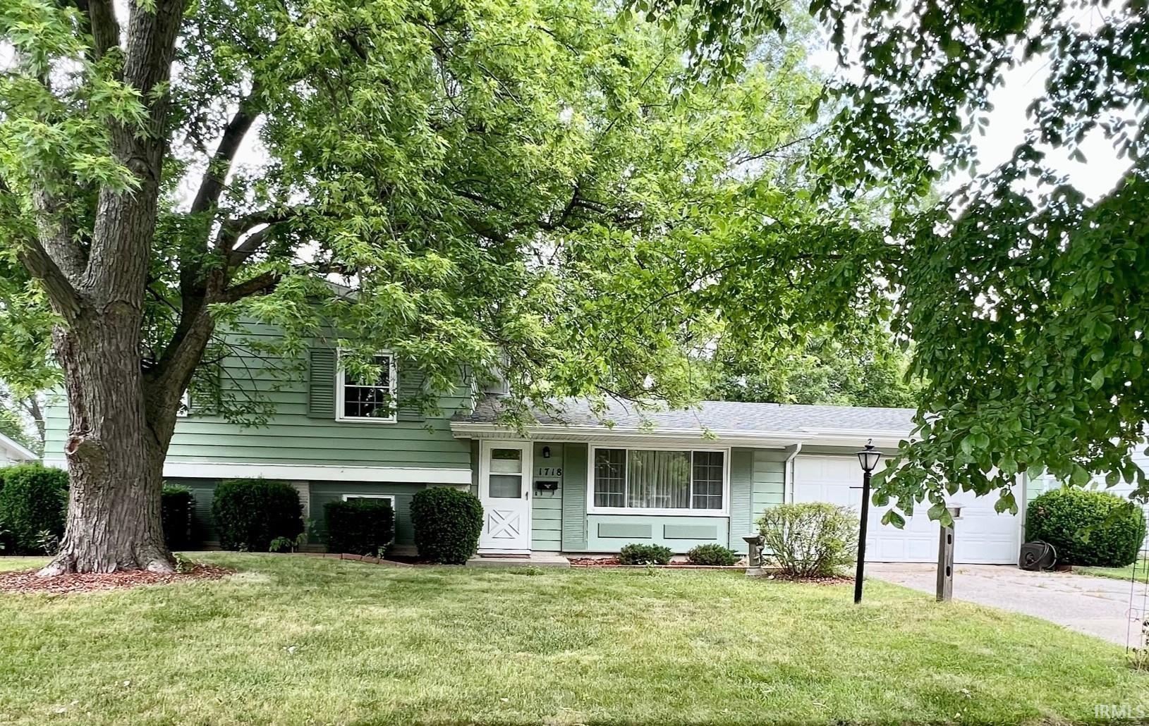 1718 Maplewood