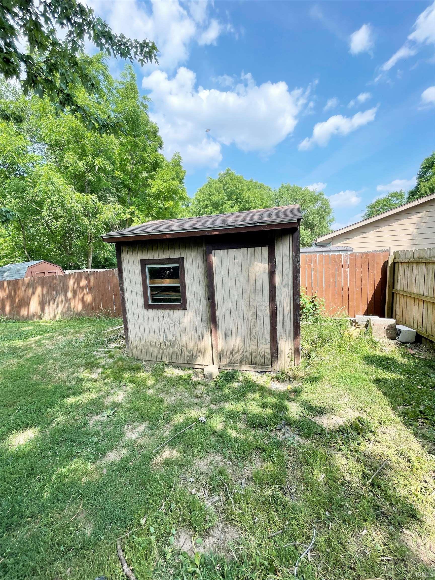 1212 Mcintyre