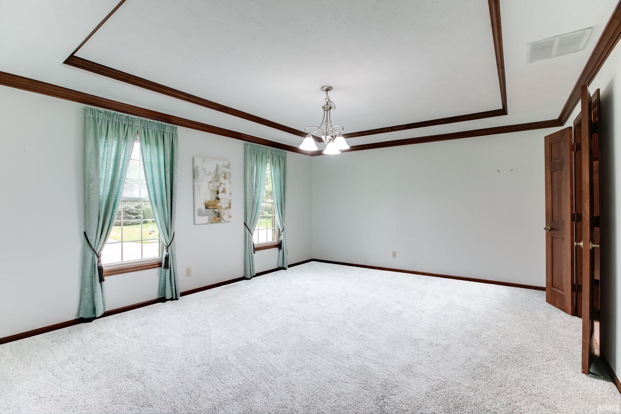 51851 Lake Knoll