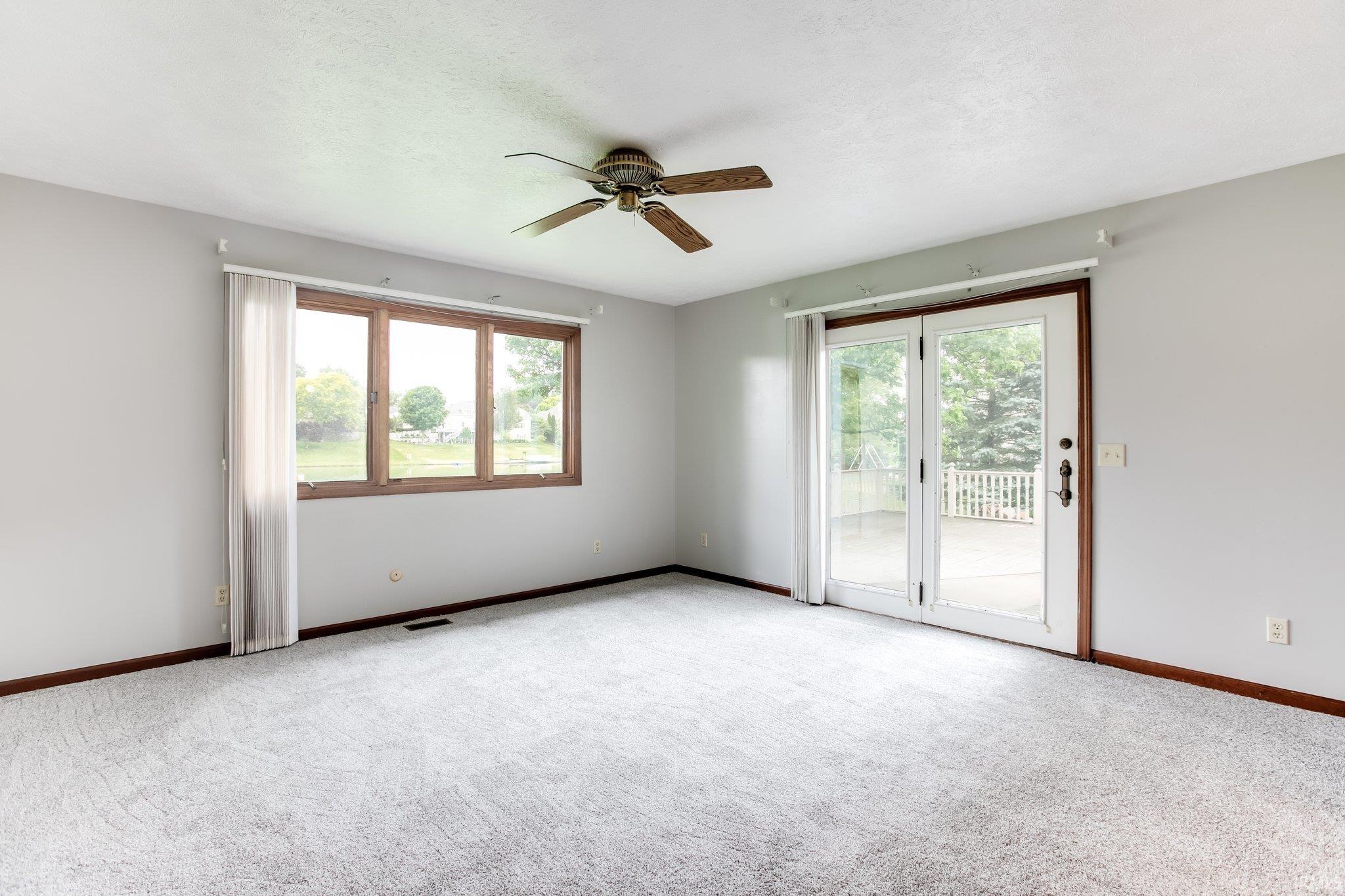 51851 Lake Knoll