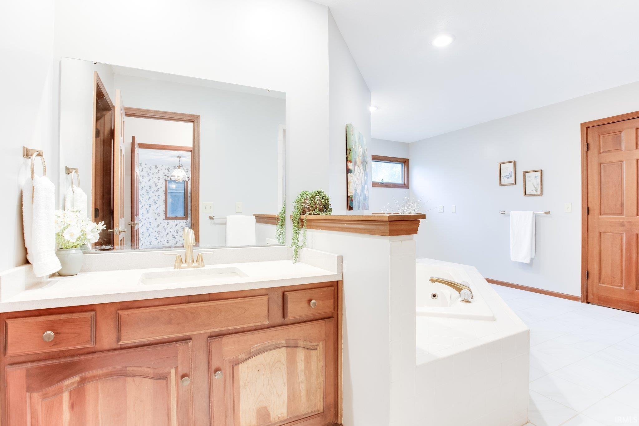 51851 Lake Knoll
