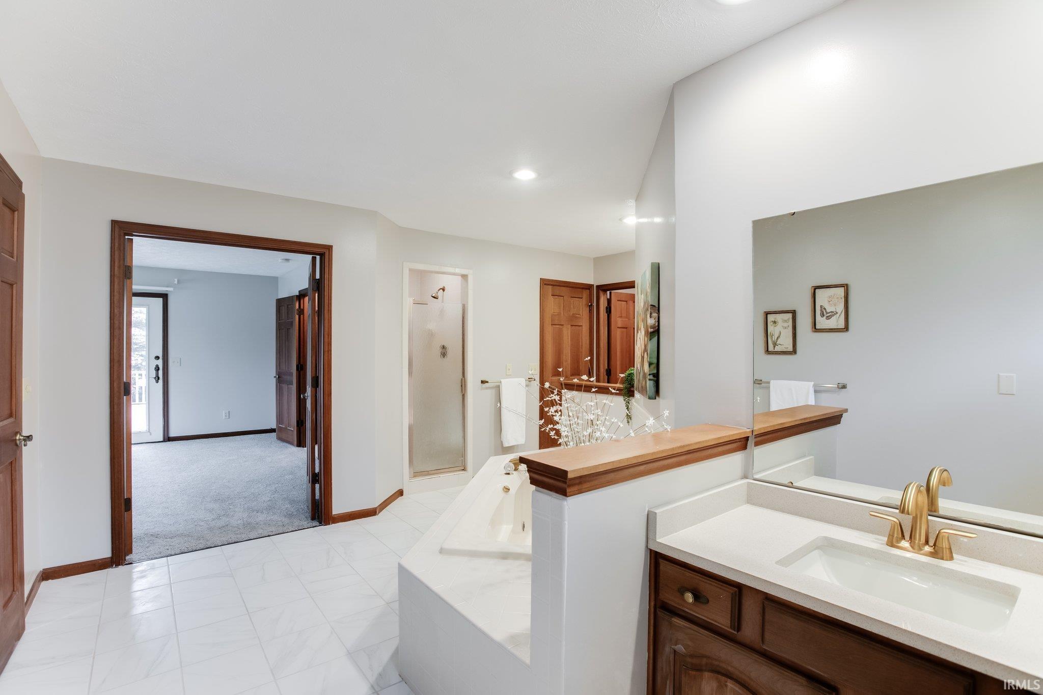 51851 Lake Knoll