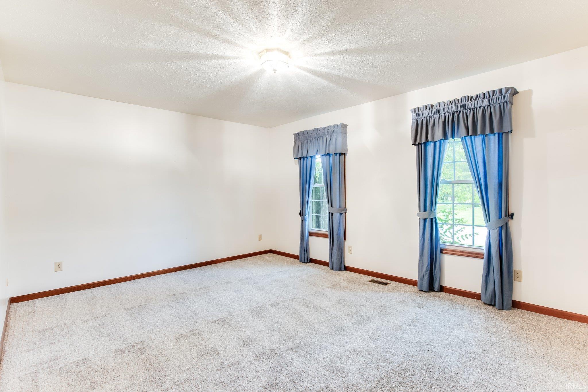 51851 Lake Knoll