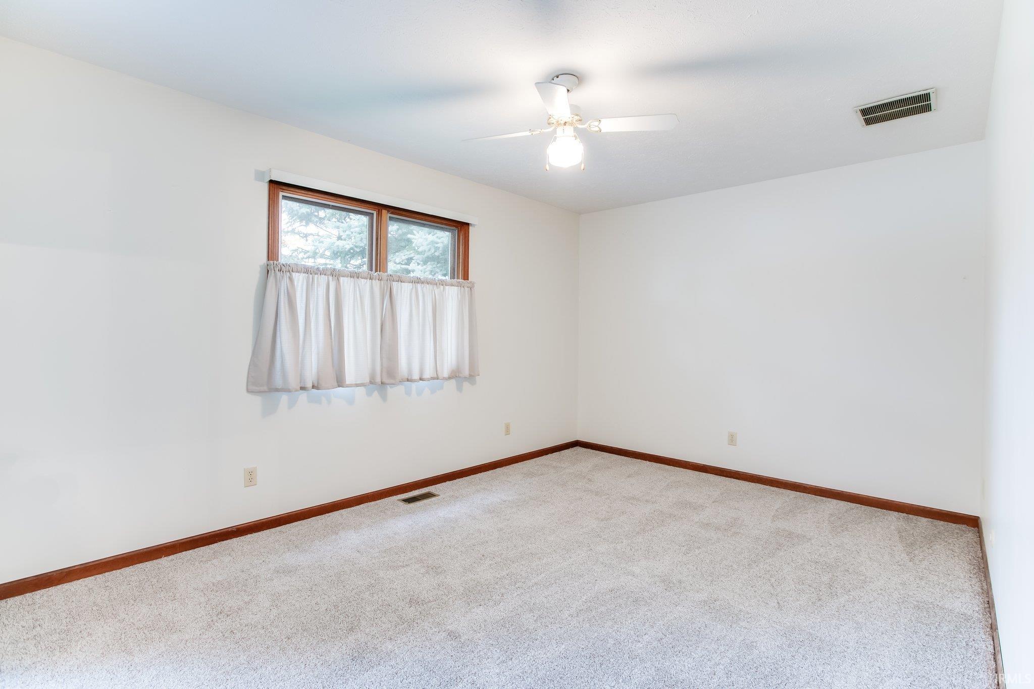 51851 Lake Knoll