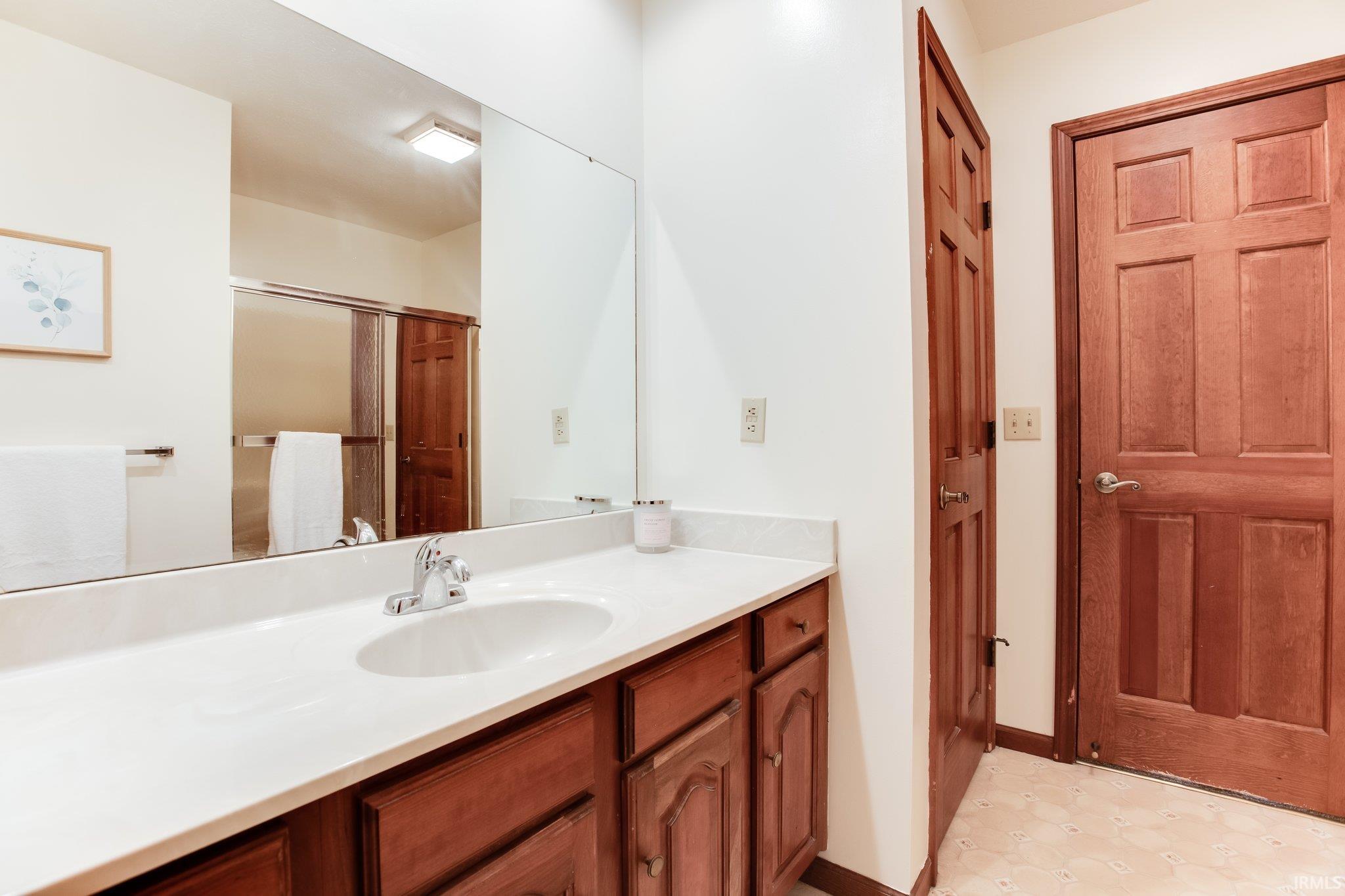 51851 Lake Knoll