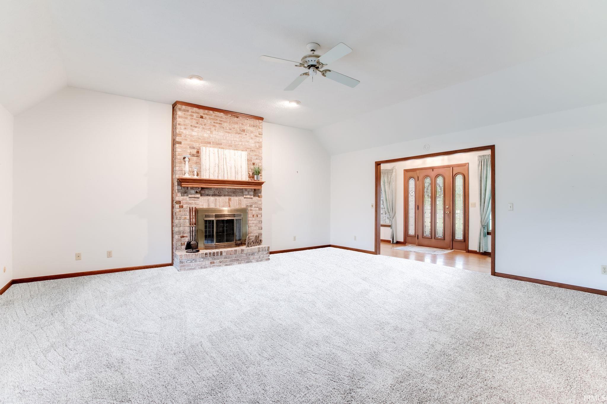 51851 Lake Knoll
