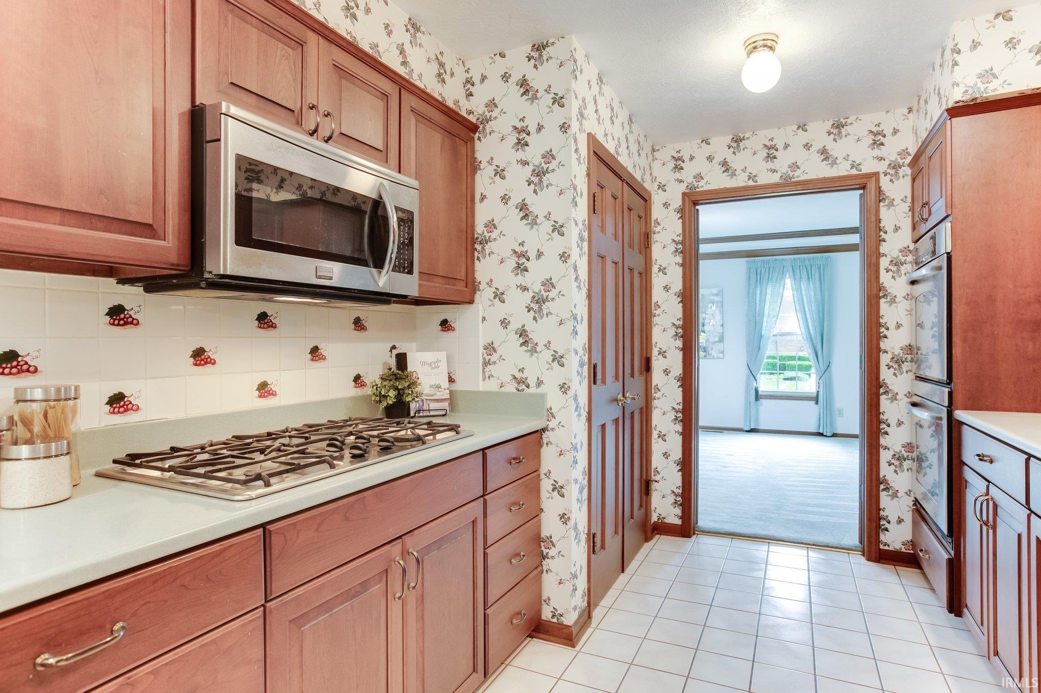 51851 Lake Knoll