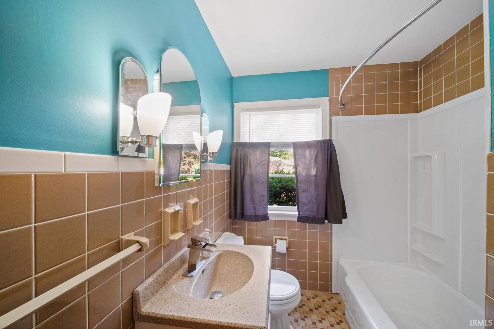 1204 Kenmore