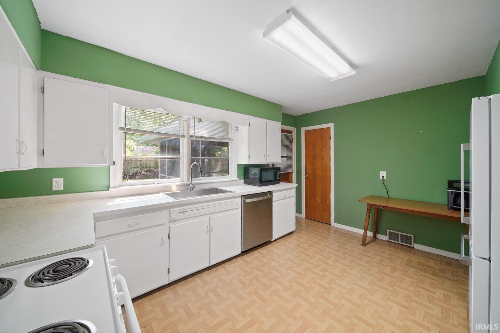 1204 Kenmore