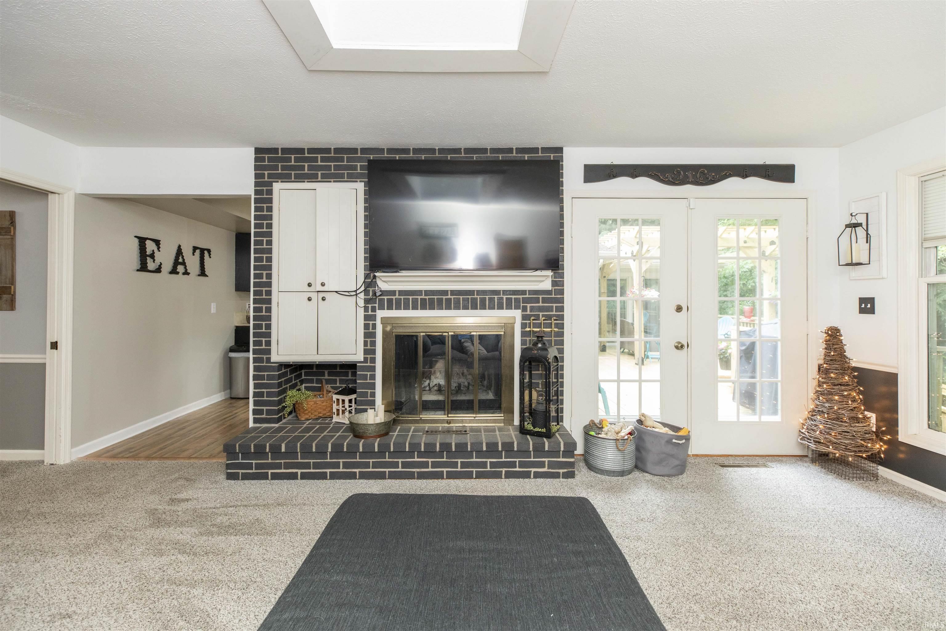 52185 Farmington Square