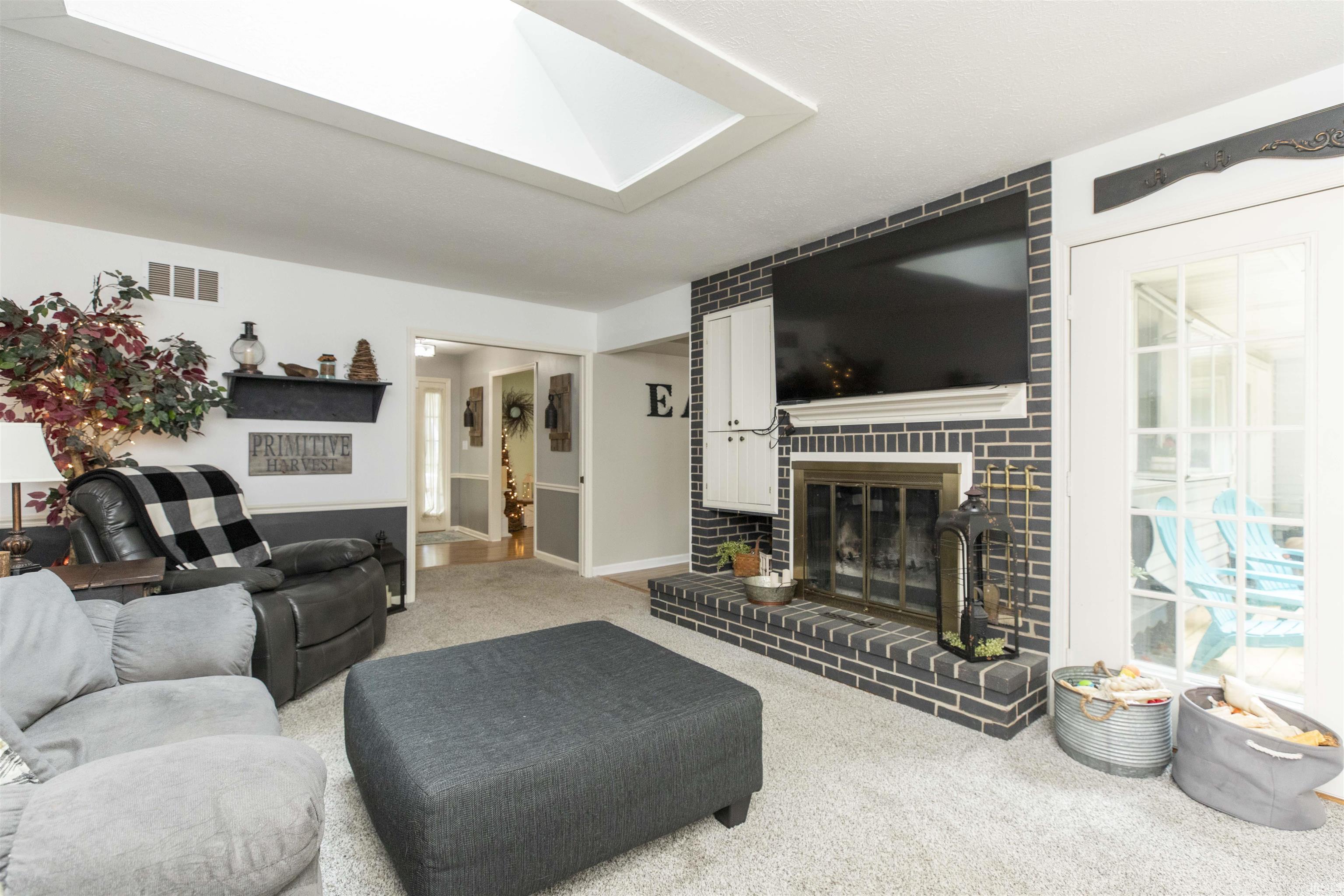 52185 Farmington Square