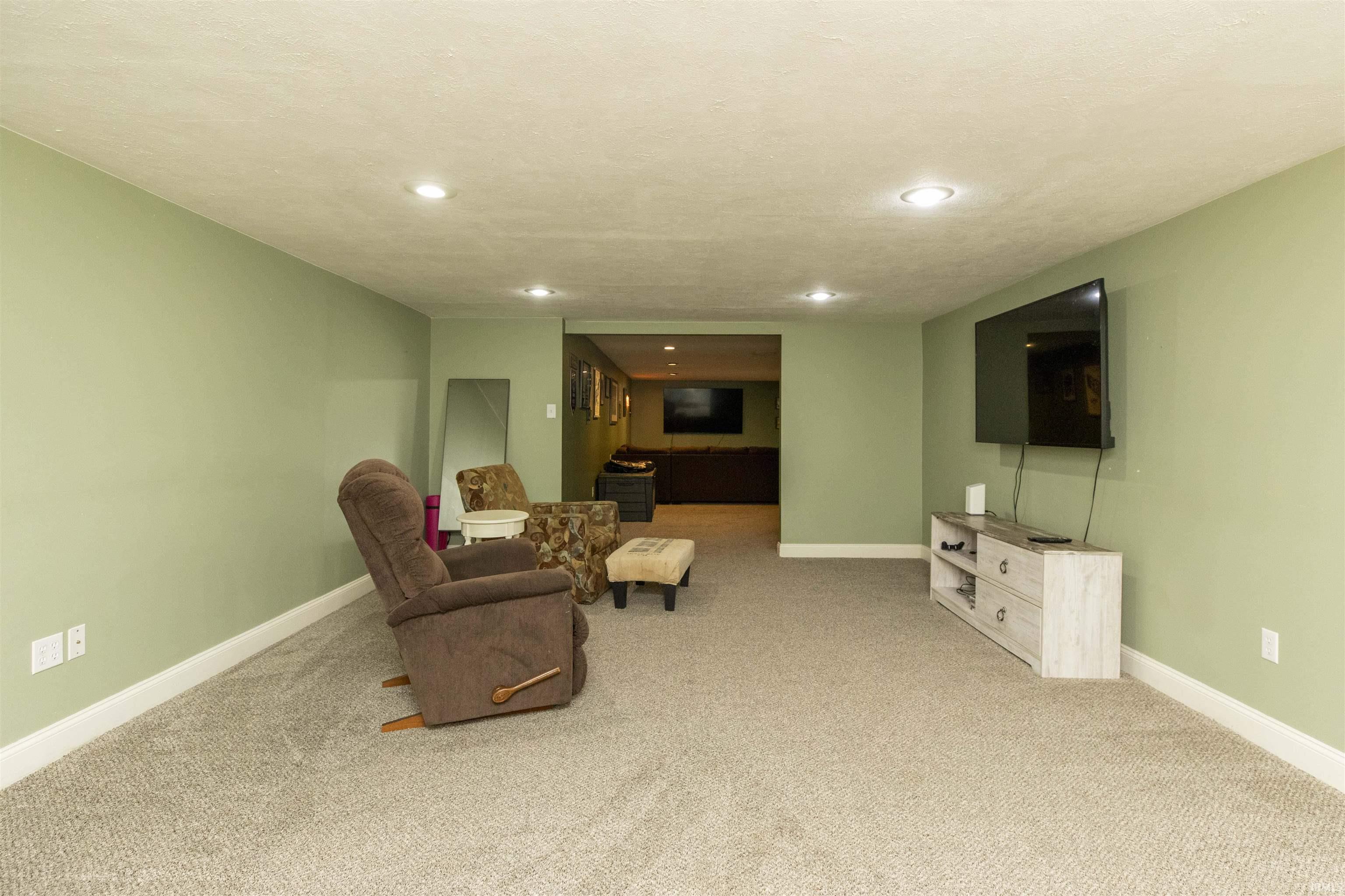 52185 Farmington Square