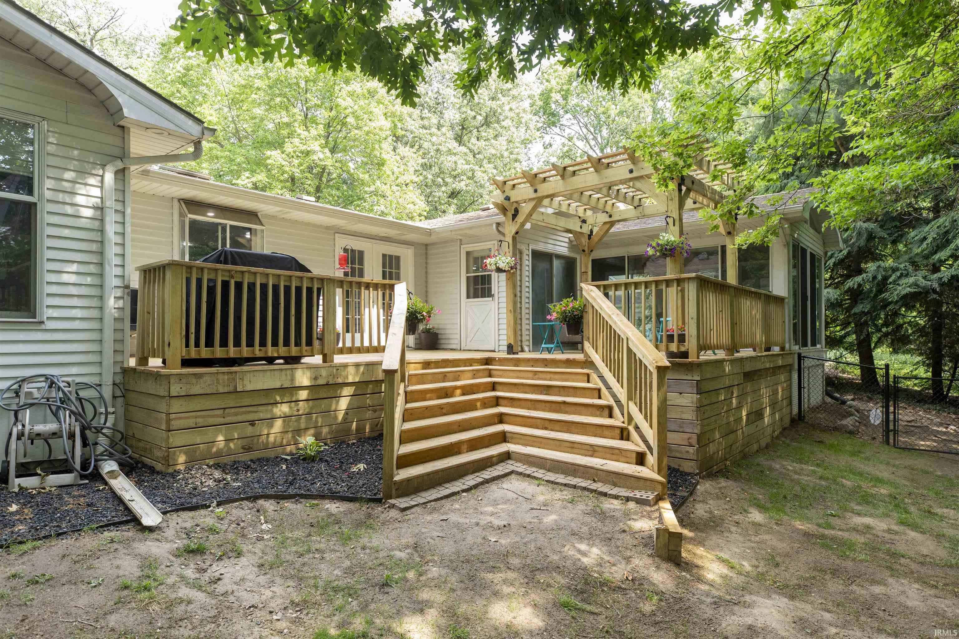 52185 Farmington Square