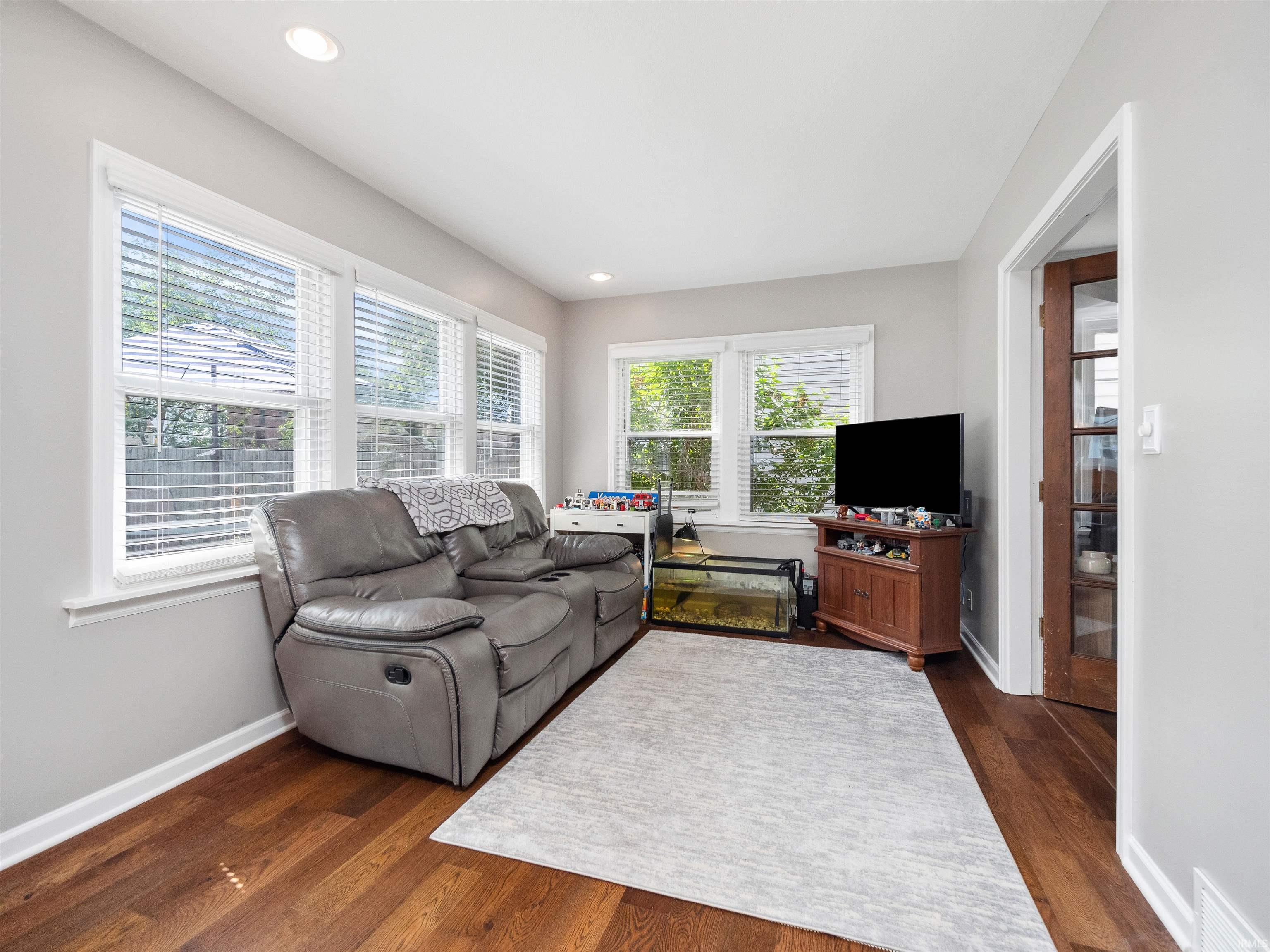 1702 Pemberton