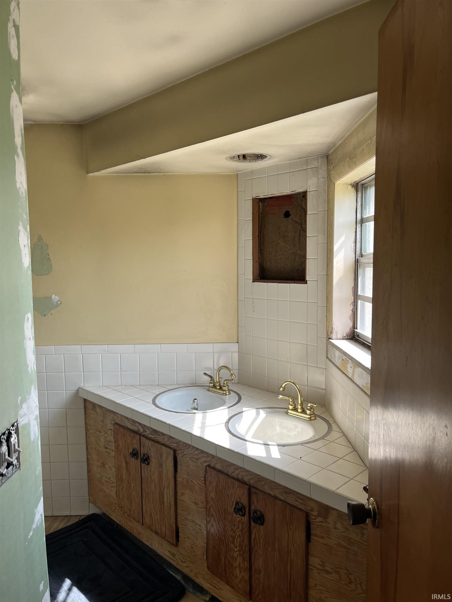 7025 Hartzell