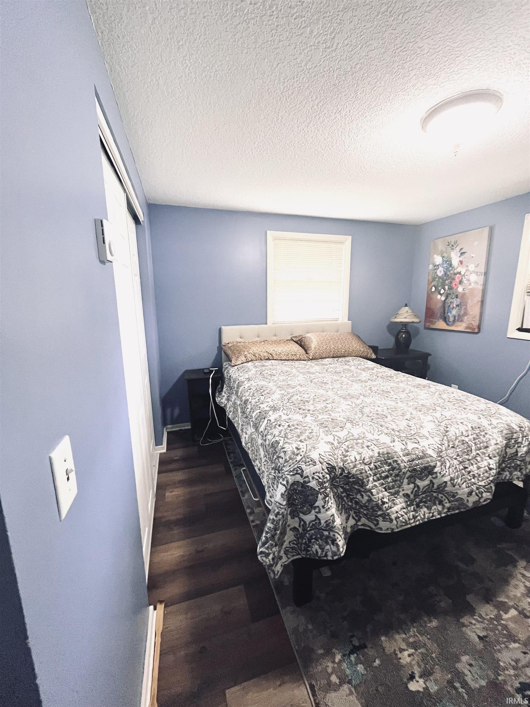 6037 Glenview