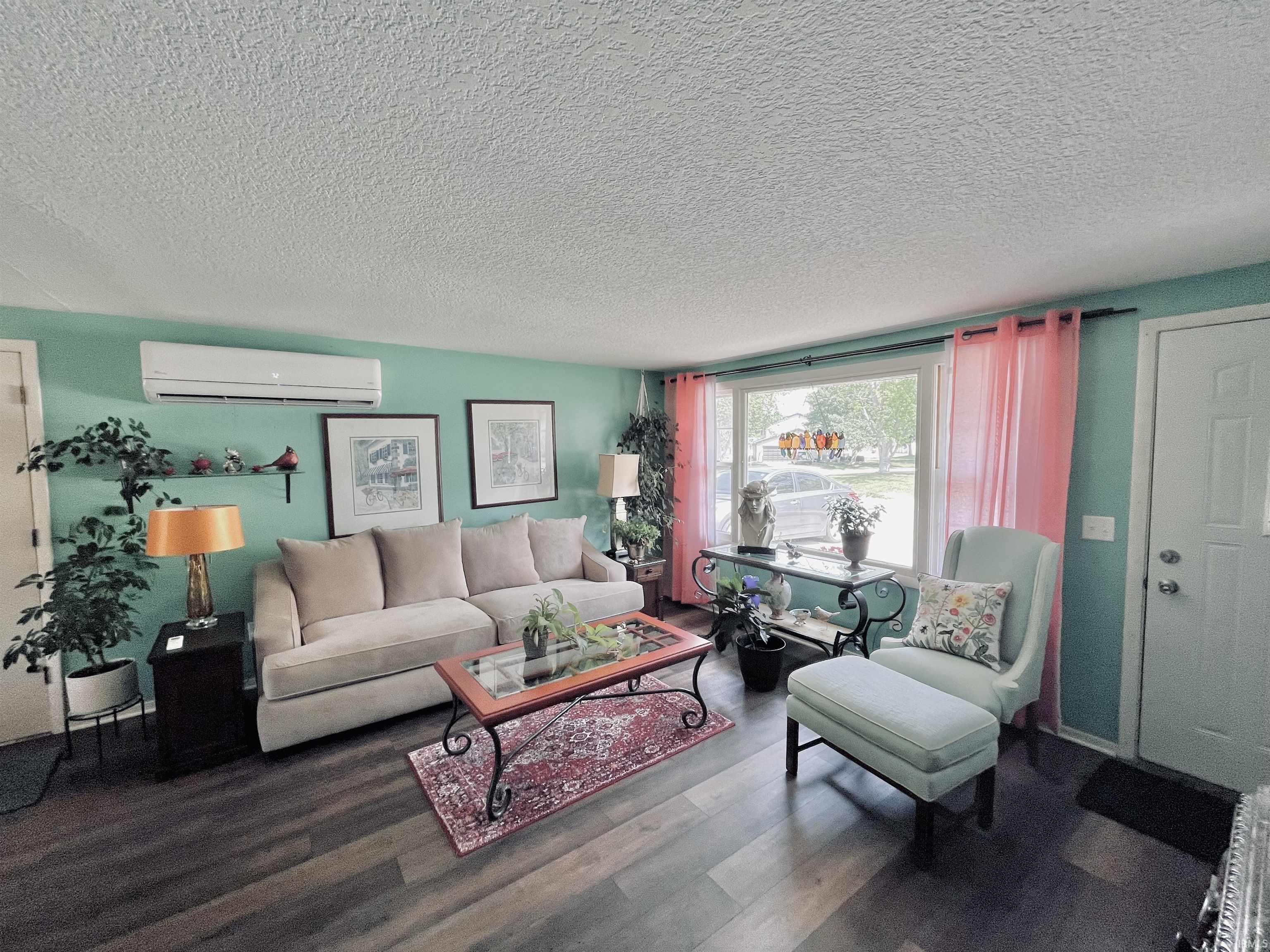 6037 Glenview