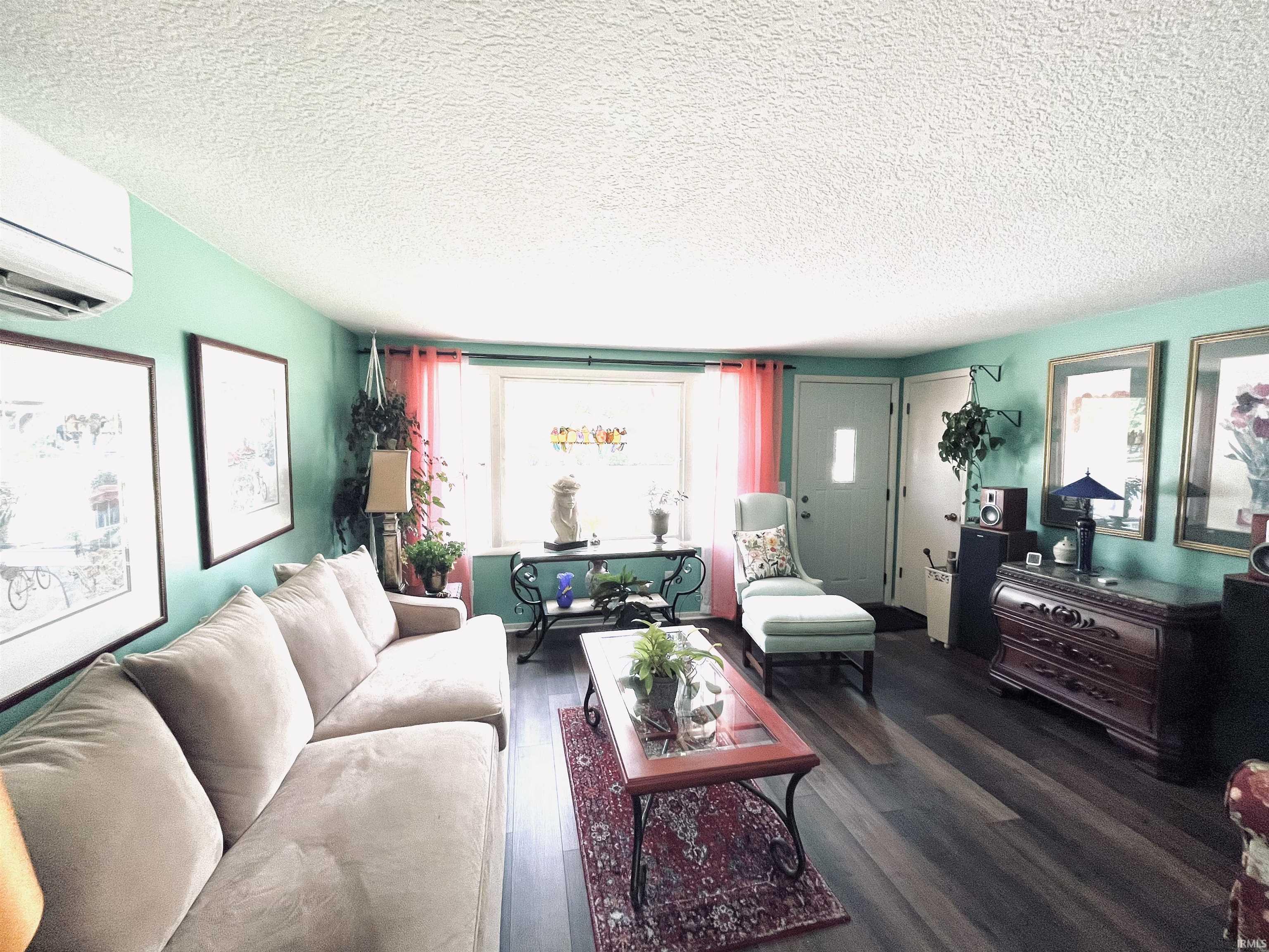 6037 Glenview