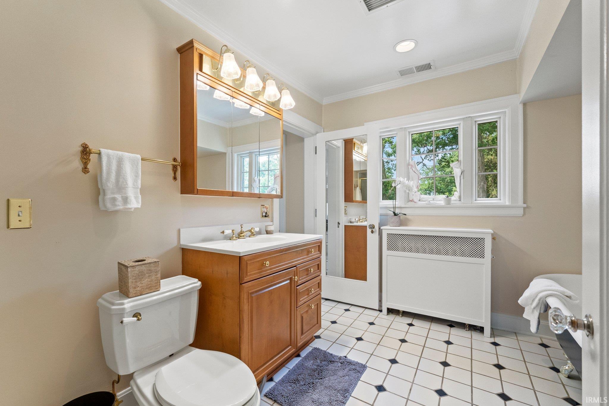 2120 Forest Park