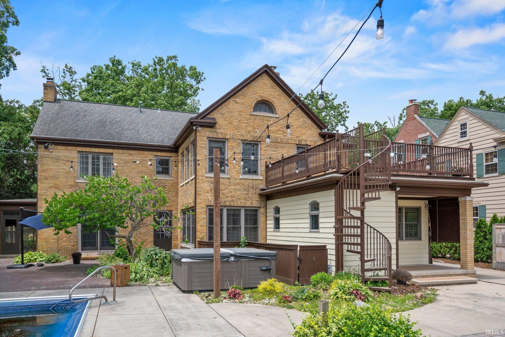 2120 Forest Park