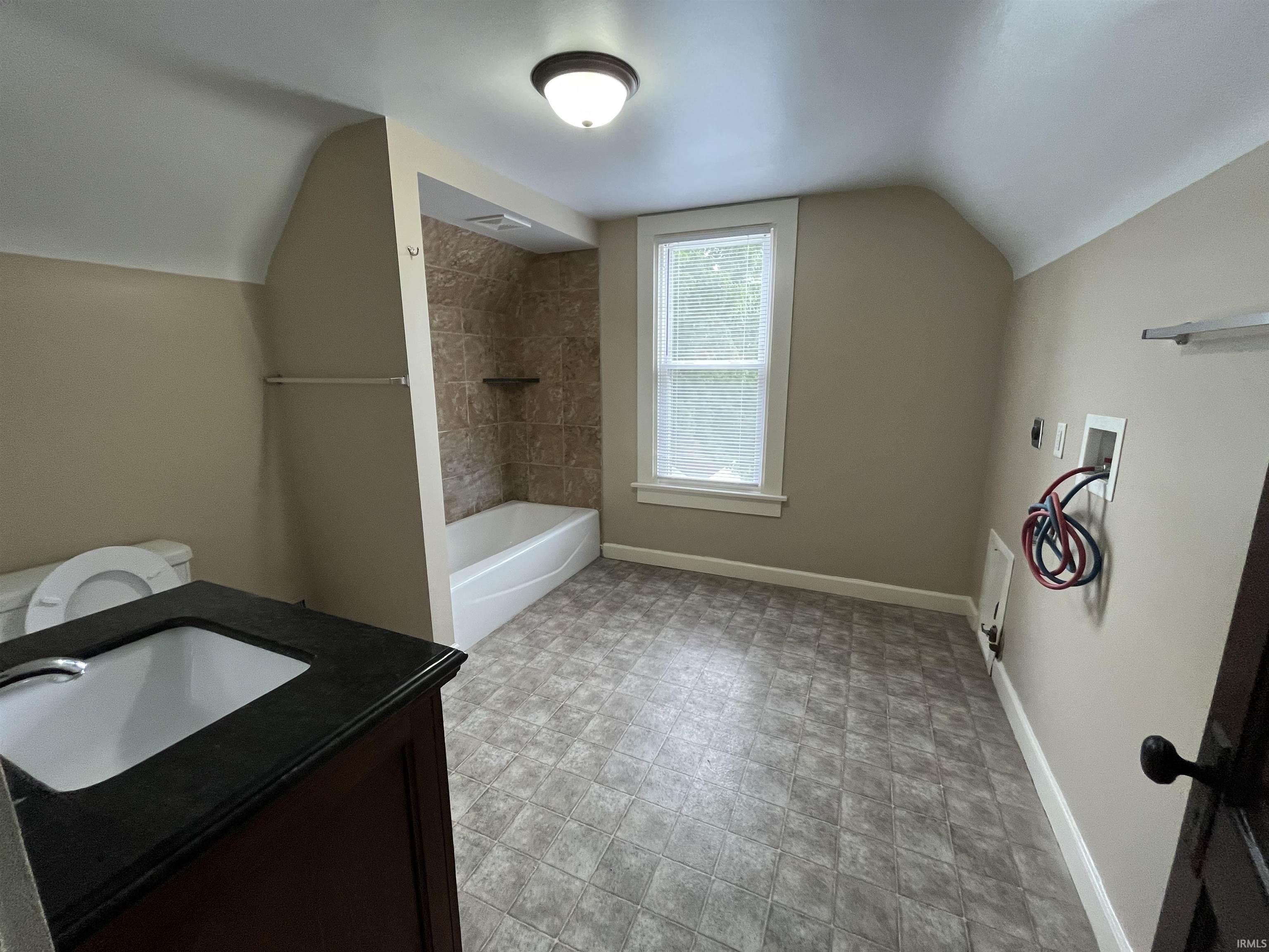 5614 Calhoun