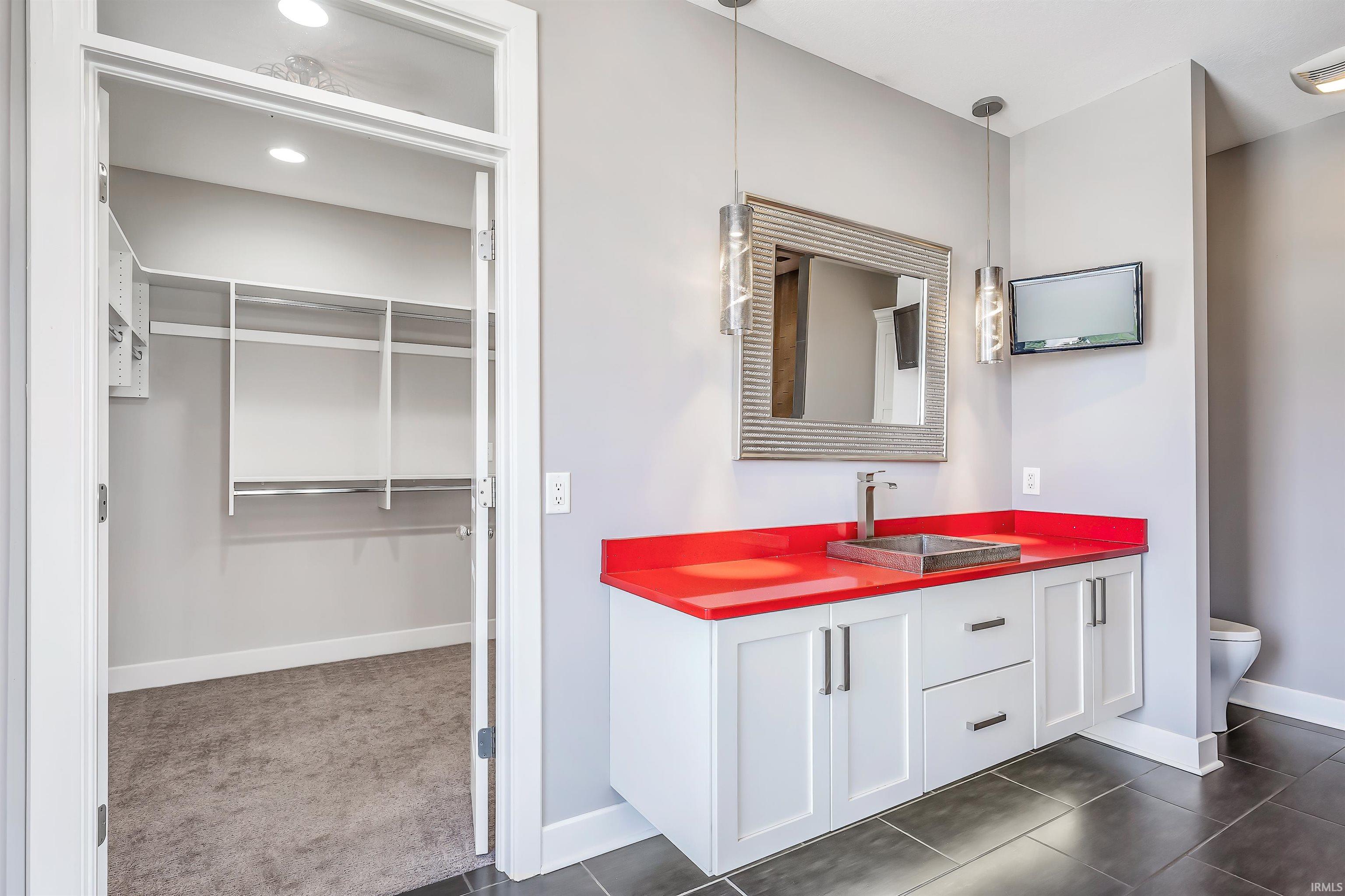 203 East Berry, Apt 901