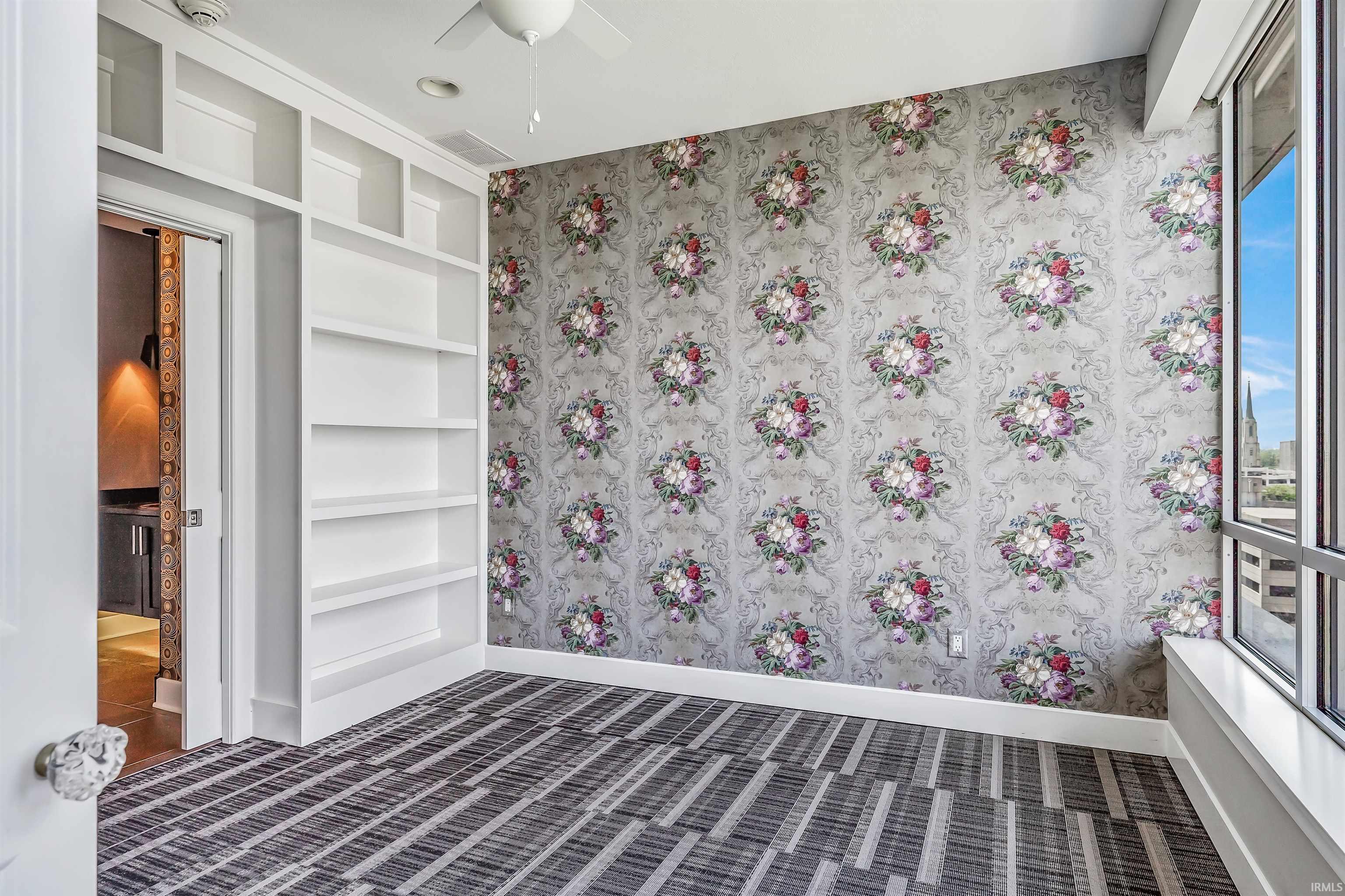 203 East Berry, Apt 901
