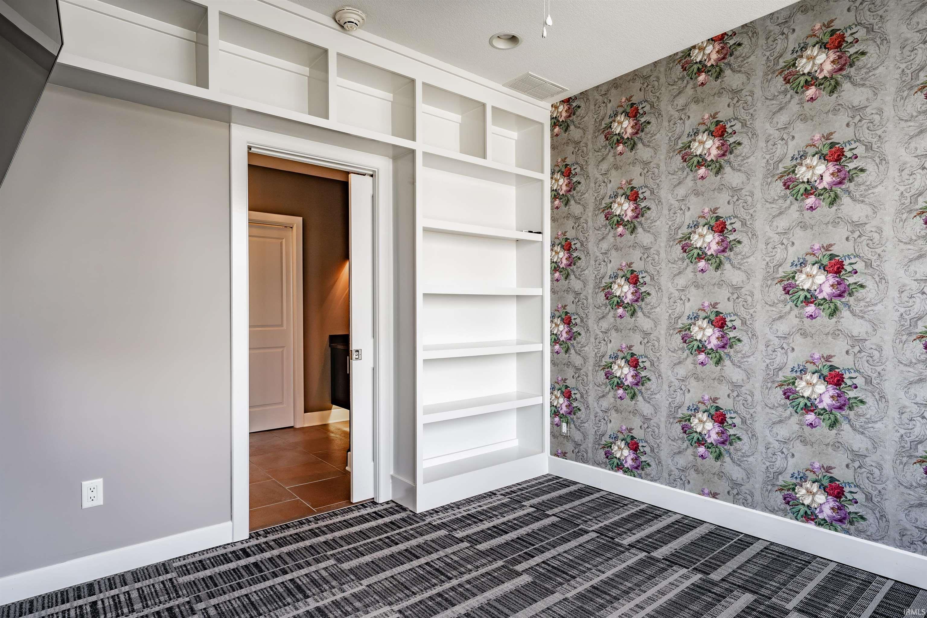 203 East Berry, Apt 901