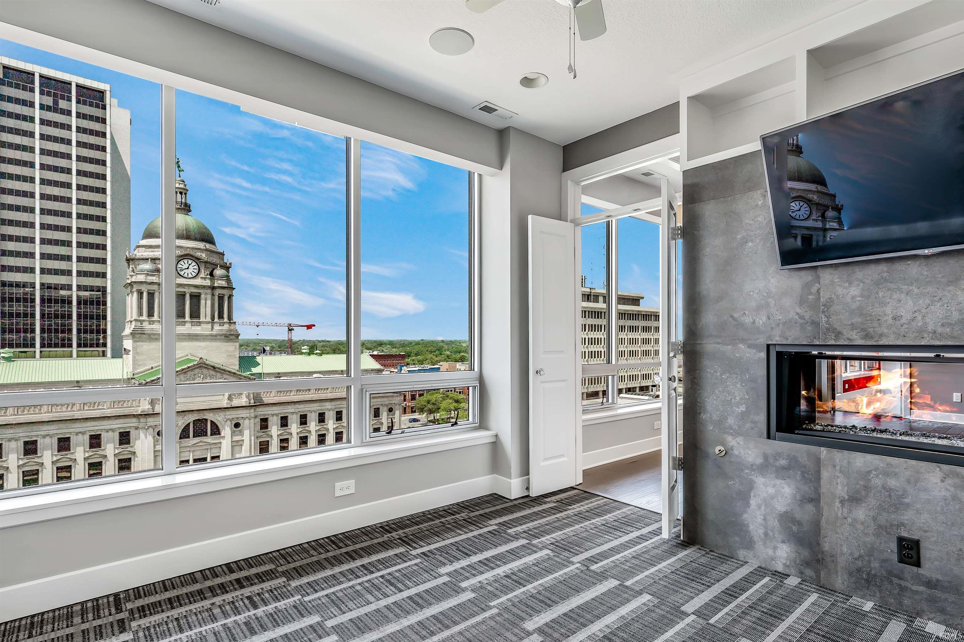 203 East Berry, Apt 901