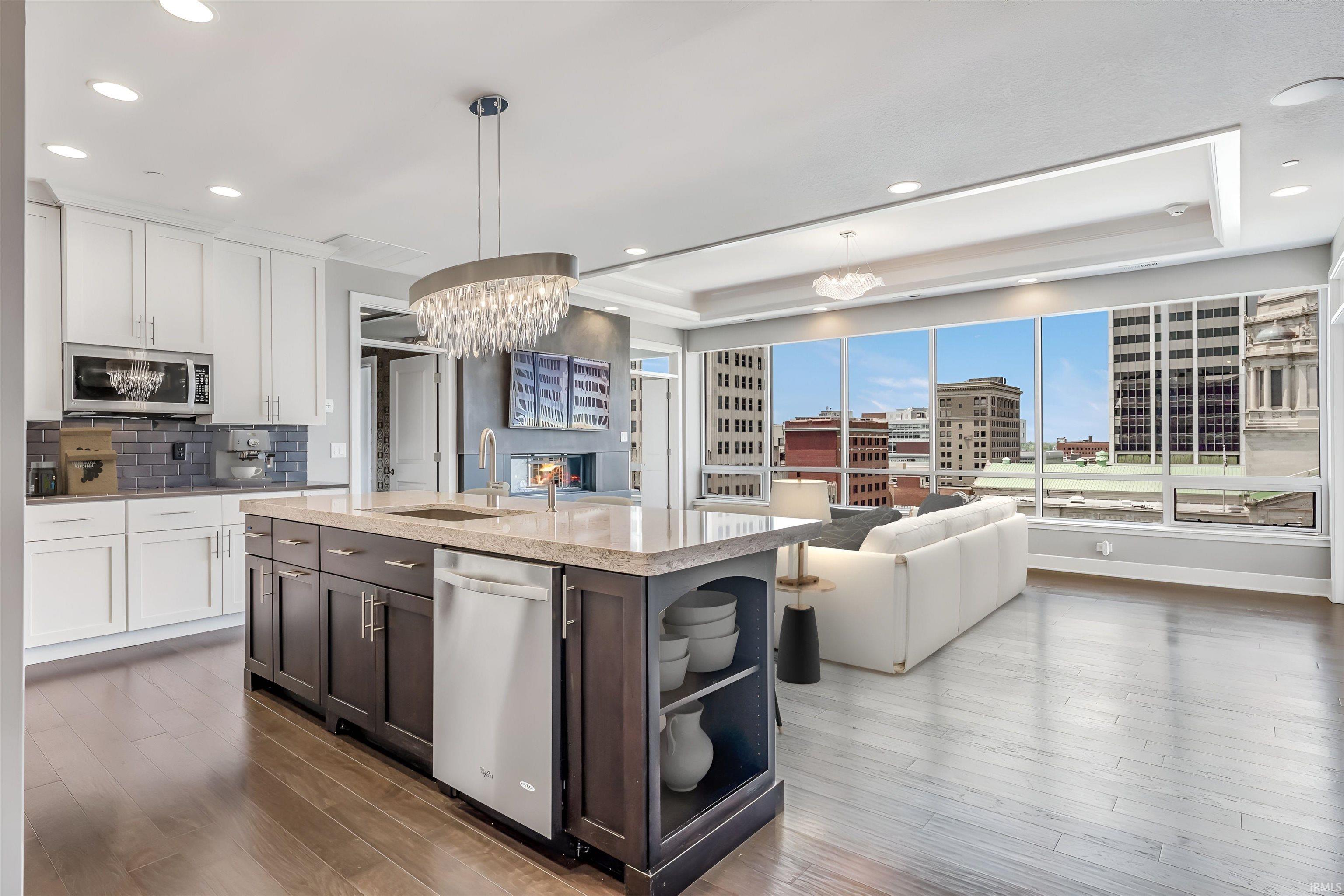 203 East Berry, Apt 901