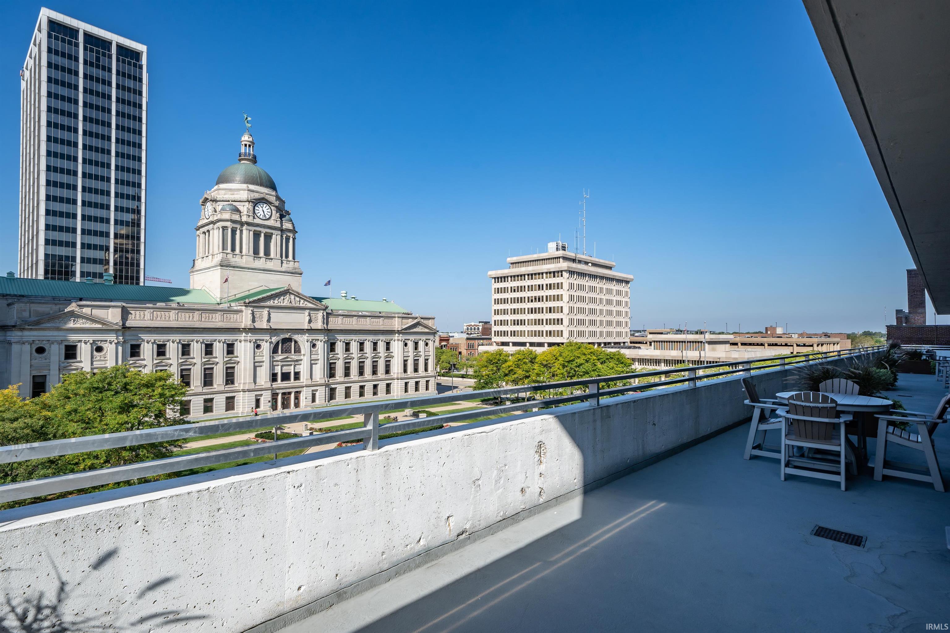 203 East Berry, Apt 901