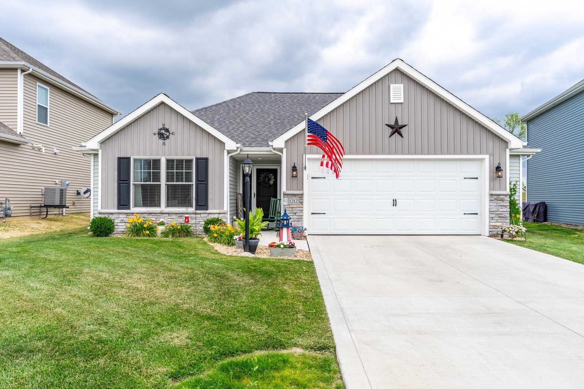 1212 Lone Oak