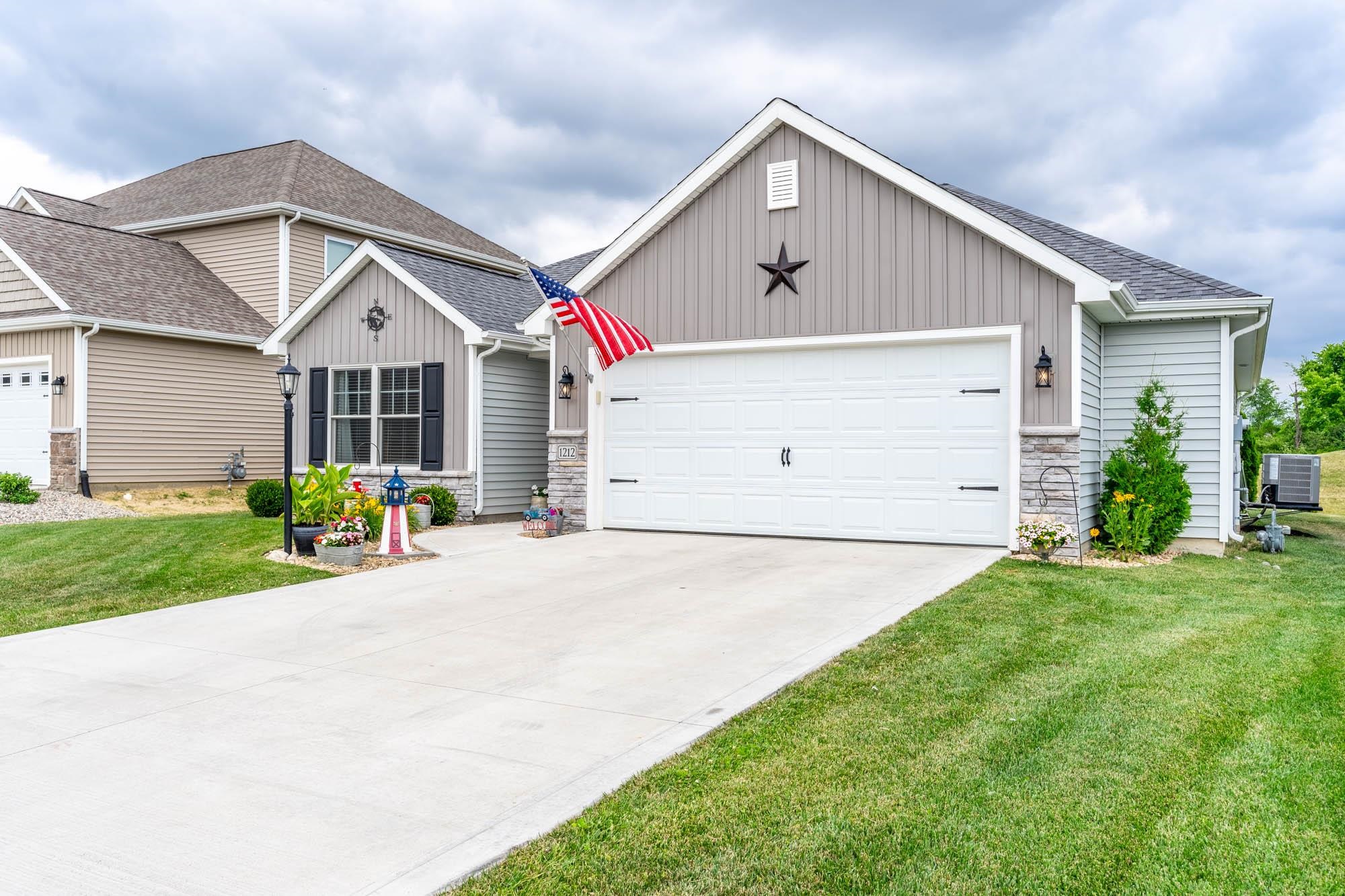1212 Lone Oak