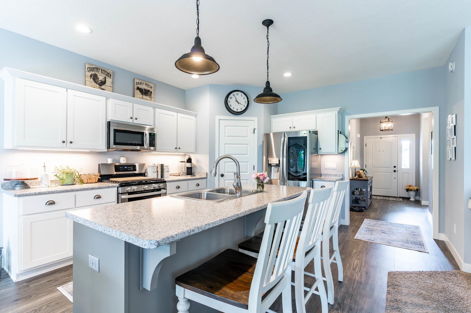 1212 Lone Oak