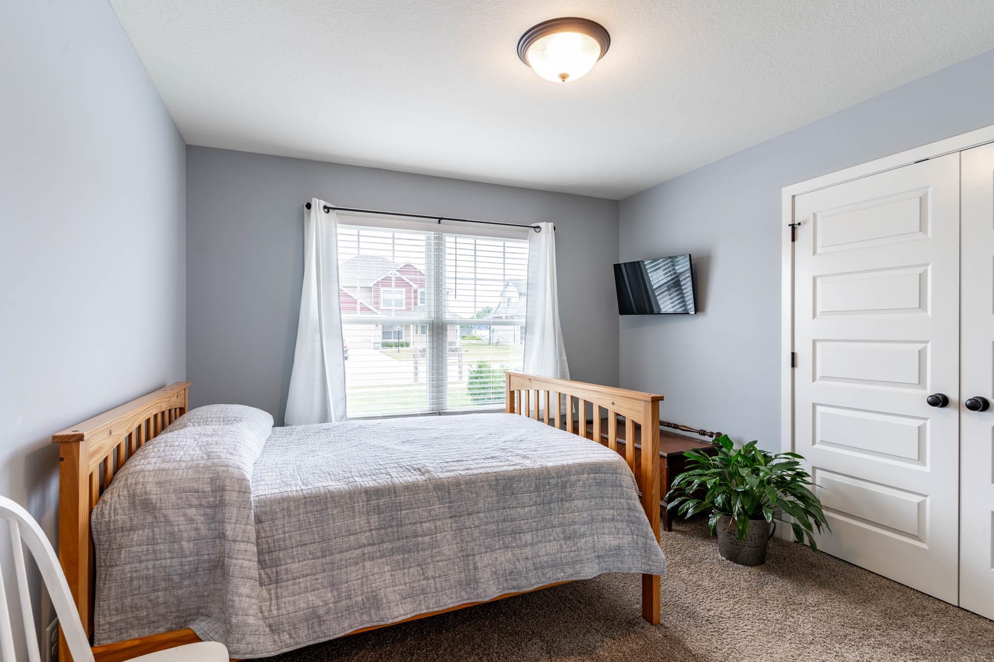 1212 Lone Oak
