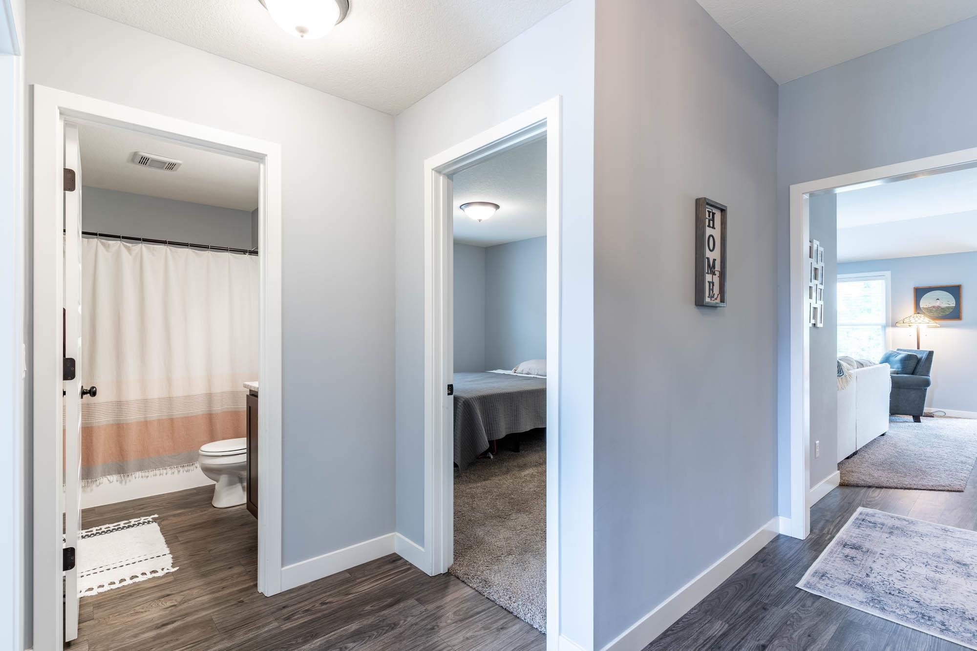 1212 Lone Oak