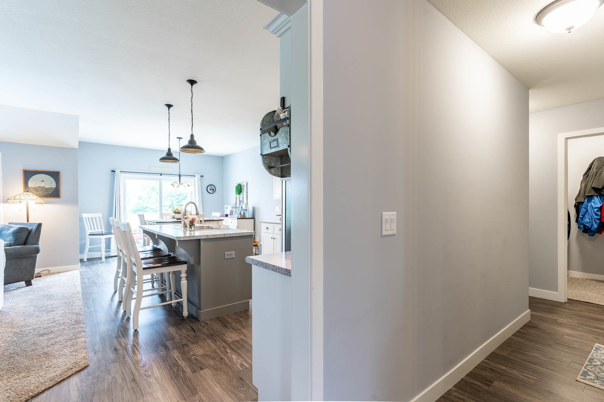 1212 Lone Oak